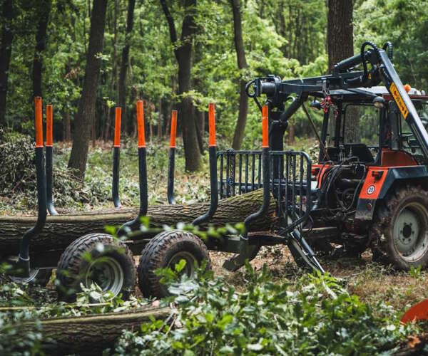 skogsvagn till liten traktor