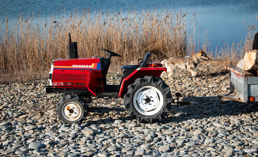 en lite större traktor än såhär behövs om skogsvagnen ska vara utrustad med kran